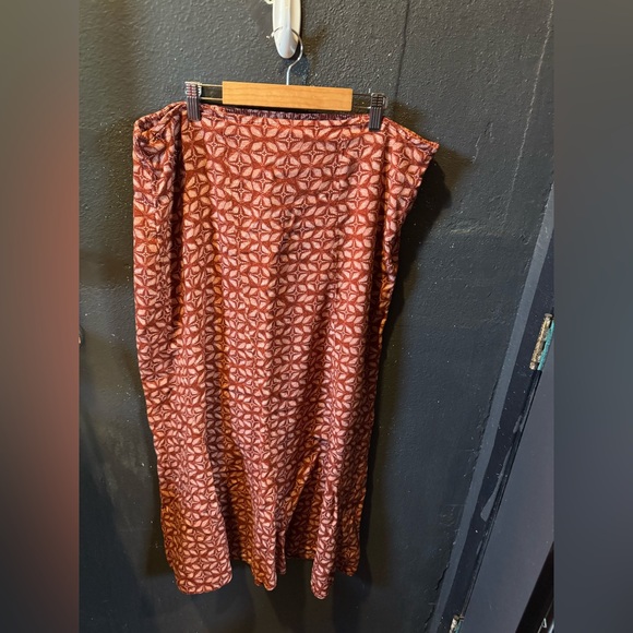 Maurices Geometric Maxi Skirt in Rust and White - Picture 1 of 5